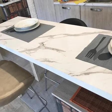 Lovely 2 アパート *